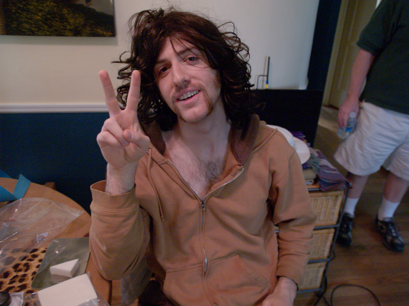 15adam_peacesign
